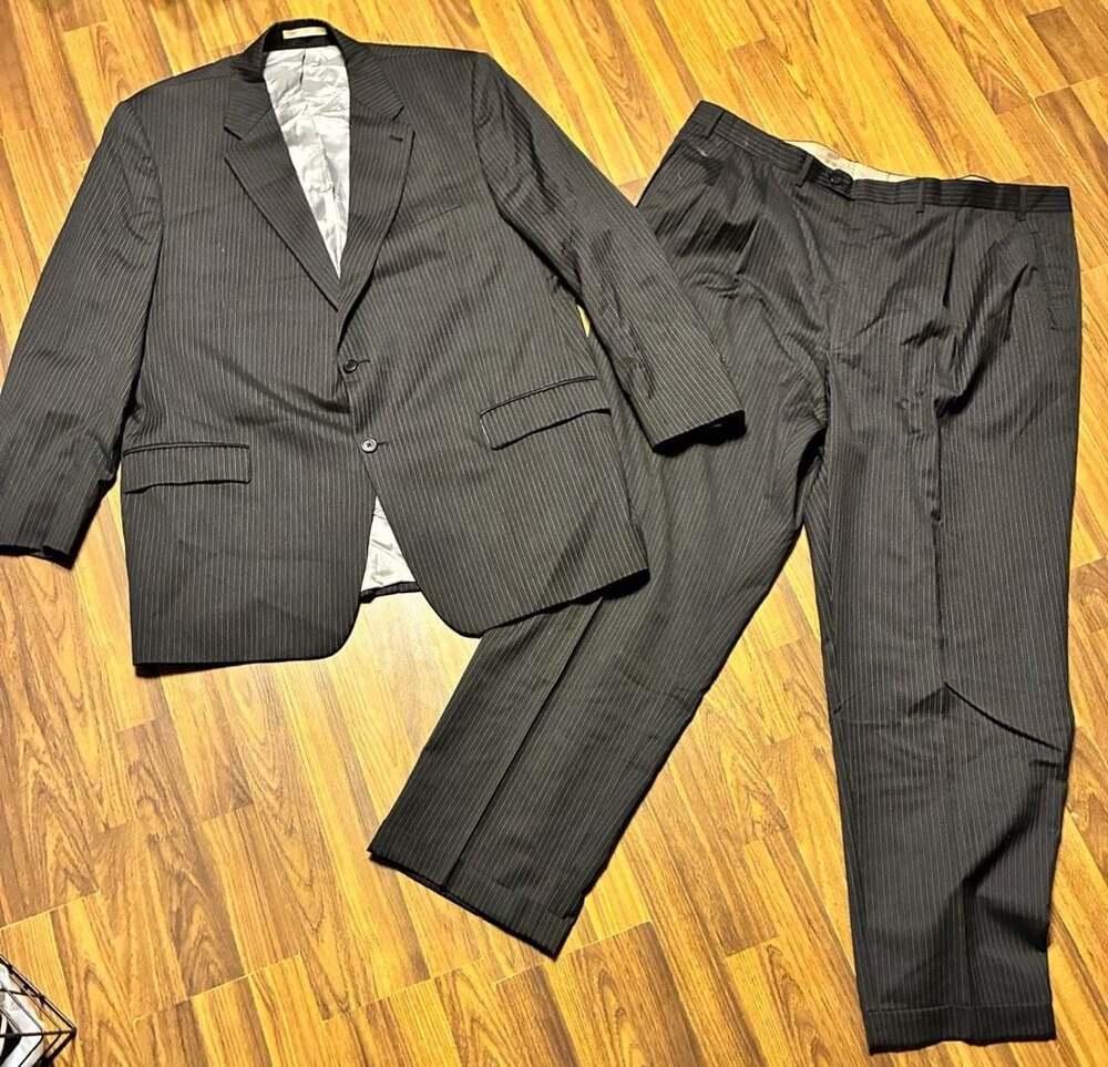 Peerless Couture International Men's Pinstripe Wool Suit